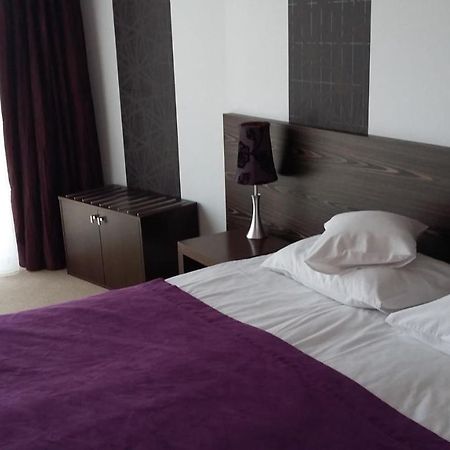 Hotel Niepołomice Esterno foto